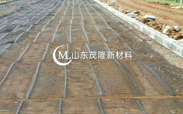 《三清高速》土工格柵、土工布施工