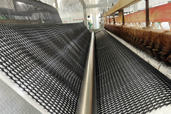 三維復(fù)合排水網(wǎng)出廠(chǎng)時(shí)應(yīng)該怎么稱(chēng)重呢？  第2張