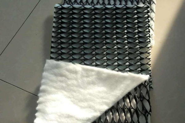 三維復(fù)合排水網(wǎng)搭接 第1張