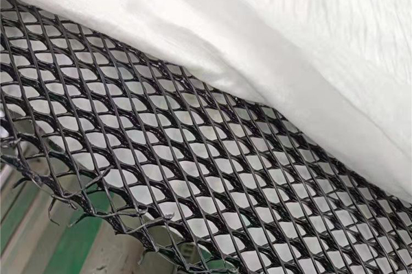 復合排水網在公路工程中的應用  第3張