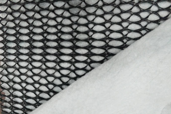 復(fù)合排水網(wǎng)與水泥毯的區(qū)別 第3張