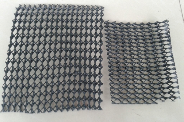 復(fù)合排水網(wǎng)在邊坡防護中的作用  第2張